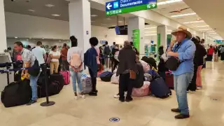 El segundo vuelo en aterrizar fue el 572 de Volaris que llegó a las 07:07 horas