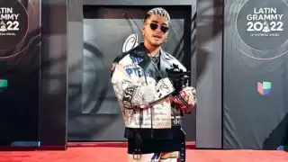 Mario Bautista le echa perfume a fans en Playa del Carmen: ¡Ay, para que huela bonito!