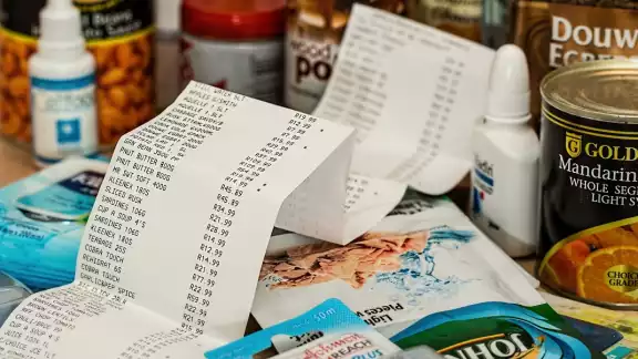 Algunas familias acuden al empeño de sus prendas