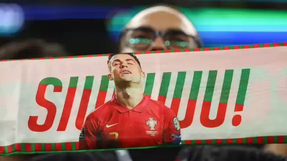 El primer gol parecía ser obra de Cristiano Ronaldo, pero la tecnología se hizo presente y constató que el Bicho no tocó la pelota