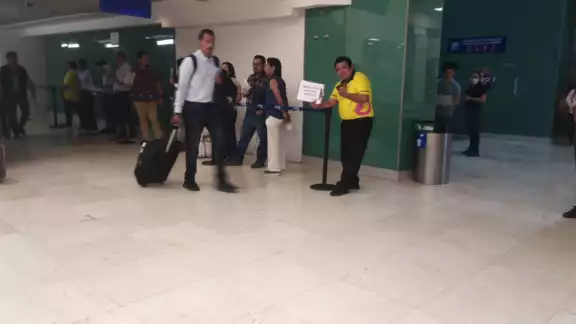 Los usuarios manifestaron su inconformidad ante la actitud de ASUR