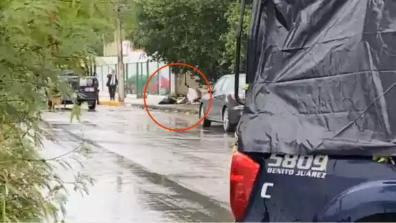 El cuerpo de un hombre fue visto por vecinos que se encontraban en el lugar El cuerpo de un hombre fue visto por vecinos que se encontraban en el lugar