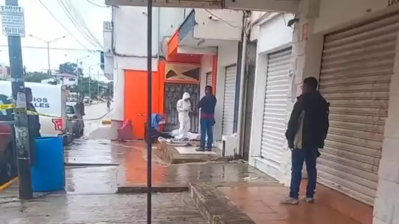 El lugar fue acordonado por las autoridades para realizar el levantamiento del cuerpo El lugar fue acordonado por las autoridades para realizar el levantamiento del cuerpo
