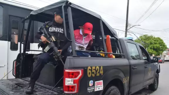 Los elementos de Seguridad cargaban armas largas durante el operativo