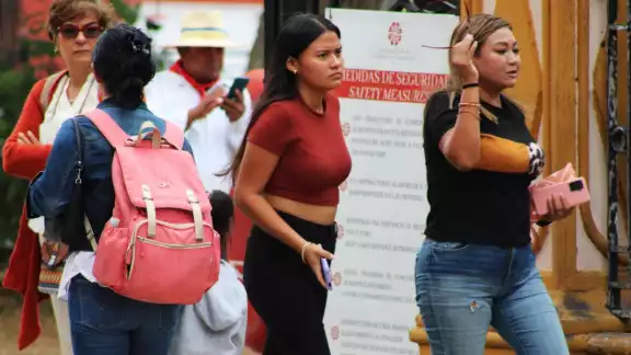 Las mujeres aseguran que el simple hecho de ser mujer es un riesgo, así como dejar a las hijas, nietas o familiares solas. Las mujeres aseguran que el simple hecho de ser mujer es un riesgo, así como dejar a las hijas, nietas o familiares solas.