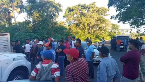 Los inconformes fueron atendidos por personal de la Empresa Productiva del Estado Los inconformes fueron atendidos por personal de la Empresa Productiva del Estado
