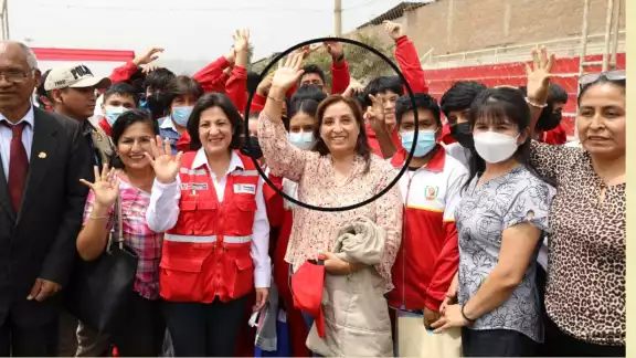 Dina Boluarte fue Vicepresidenta de Perú del 28 de julio del 2021 al 7 de diciembre del 2022 durante el Gobierno de Pedro Castillo en el país. Dina Boluarte fue Vicepresidenta de Perú del 28 de julio del 2021 al 7 de diciembre del 2022 durante el Gobierno de Pedro Castillo en el país.