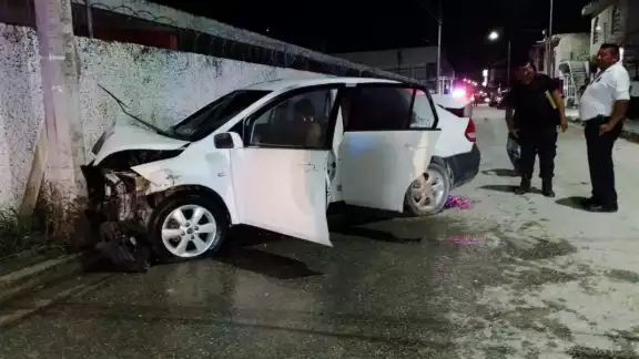 Según se dijo, la conductora trataba de impactar a una camioneta que iba a su lado