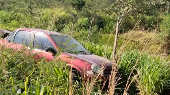 En el lugar no se encontraba el conductor, por lo que se presume el accidente sucedió durante la madrugada
