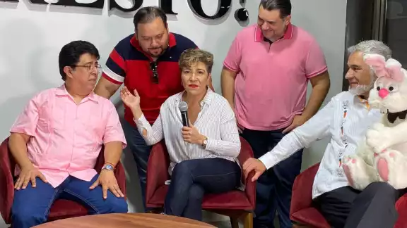 Cessy Casanova, Carlos Eduardo Rico, el Mago Frank y el Conejo Blas, y los yucatecos, Dzereco y Nohoch, visitaron el estudio de Por Esto Online Cessy Casanova, Carlos Eduardo Rico, el Mago Frank y el Conejo Blas, y los yucatecos, Dzereco y Nohoch, visitaron el estudio de Por Esto Online