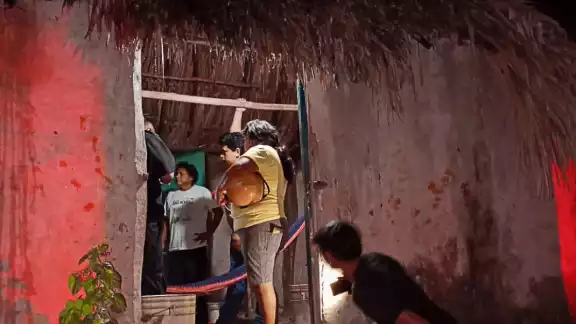 Al llegar las unidades de emergencia la situación estaba bajo control de los vecinos de la colonia Ciprés
Al llegar las unidades de emergencia la situación estaba bajo control de los vecinos de la colonia Ciprés