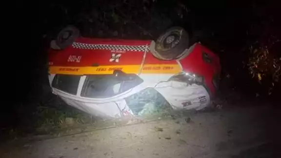 El conductor salió ileso, luego del aparatoso accidente El conductor salió ileso, luego del aparatoso accidente