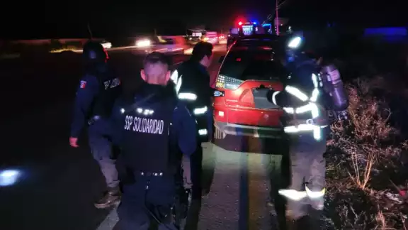 Bomberos llegaron al lugar, luego de una llamada de auxilio Bomberos llegaron al lugar, luego de una llamada de auxilio