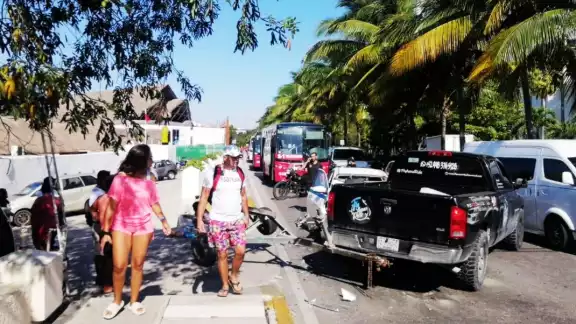 El conductor de la unidad de carga perdió el control derivados del exceso de velocidad El conductor de la unidad de carga perdió el control derivados del exceso de velocidad