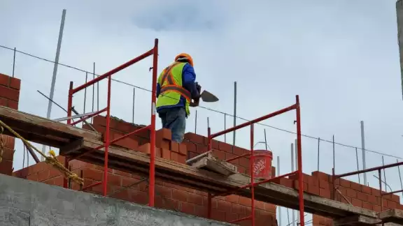 Los empleadores del sector viven una apretada situación financiera ante la reducción de proyectos en los últimos años Los empleadores del sector viven una apretada situación financiera ante la reducción de proyectos en los últimos años