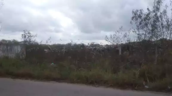 En el basurero de Umán se mantienen dos pipas sofocando el fuego En el basurero de Umán se mantienen dos pipas sofocando el fuego