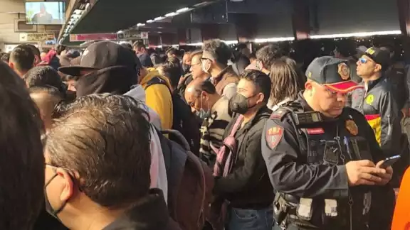 Los convoys del metro se detuvieron y se quedaron sin ventilación Los convoys del metro se detuvieron y se quedaron sin ventilación