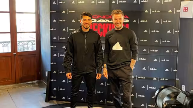 Henry Martín se codea con el astro inglés en un evento de Adidas