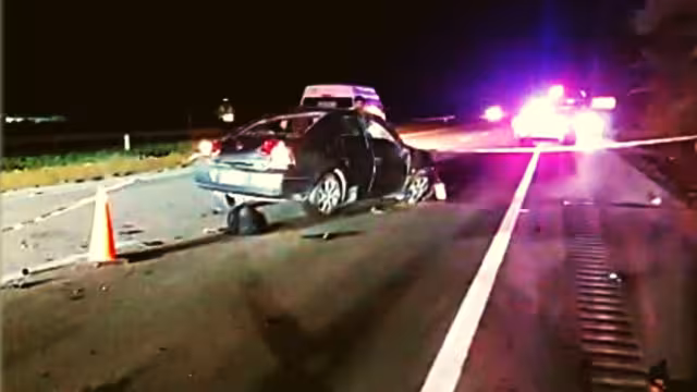 El cuerpo quedó tirado a un acostado del automóvil