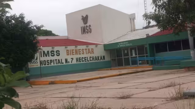 Sus hermanas fueron a verlo para que desayunara, percatándose que tenía los ojos abierto