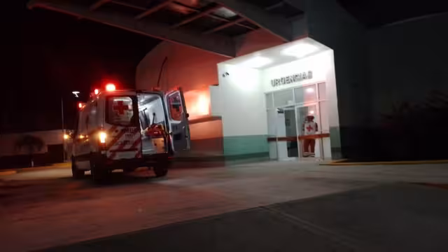 Testigos aseguran que mesas, sillas y botellas volaban en el lugar