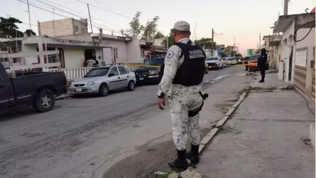 Elementos federales y estatales acordonaron el área el momento del operativo