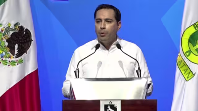 El mandatario estuvo acompañado de varias figuras de la política