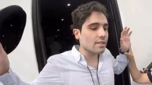 Al no coincidir la firma de Ovidio Guzmán un juez canceló la suspensión de extradición