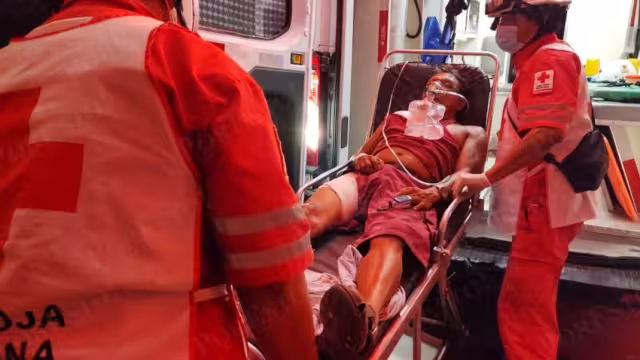 El hombre fue herido en la pierna derecha y costado lateral derecho