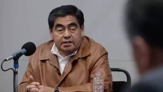 Miguel Barbosa se encontraba estable de salud, al menos así se informó durante la mañana de este martes