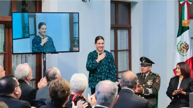 Ella es originaria del estado de Sonora y es la encargada de la política interna de esta entidad.