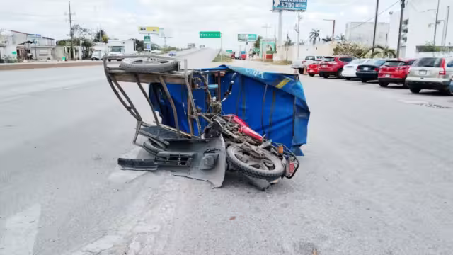 El mototaxi fue golpeado por un carro que no pudo frenar en el momento