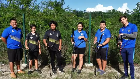 La selección de Quintana Roo está conformada por: Ana Laura Vázquez, Diego Caballero, Saúl Pech, Eliud Elizondo, Mateo García, Zulema Ramírez, Lya Sánchez, Carlos Sosa y Crystal Ariel Ek La selección de Quintana Roo está conformada por: Ana Laura Vázquez, Diego Caballero, Saúl Pech, Eliud Elizondo, Mateo García, Zulema Ramírez, Lya Sánchez, Carlos Sosa y Crystal Ariel Ek