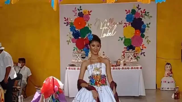 La joven celebró su fiesta con la tradicional jarana y con los bailes típicos