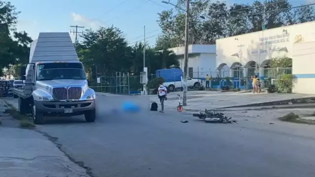 El cuerpo del motociclista fue llevado al Semefo en Cancún para la necropsia de ley, y luego será entregado a sus familiares