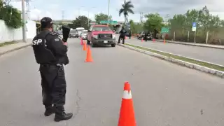 Los carriles están señalizados con conos anaranjados y únicamente un carril está abierto a la circulación
