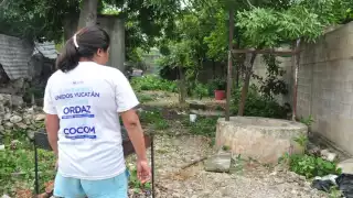 Los bomberos rescataron a la menor y la trasladaron en la ambulancia de Kanasín a la Clínica del Seguro Social