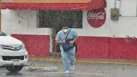 Durante las próximas horas se pronostican vientos con rachas de 100 a 120 km/h y oleaje de 4 a 6 metros en las costas de Yucatán Durante las próximas horas se pronostican vientos con rachas de 100 a 120 km/h y oleaje de 4 a 6 metros en las costas de Yucatán