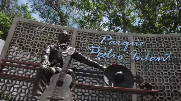 En el parque se colocó una escultura de Pedro Infante para recordarlo En el parque se colocó una escultura de Pedro Infante para recordarlo