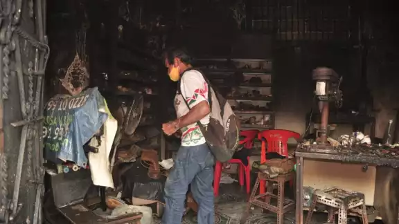 Taller de zapatos queda destruido tra incendio en el centro de Mérida

