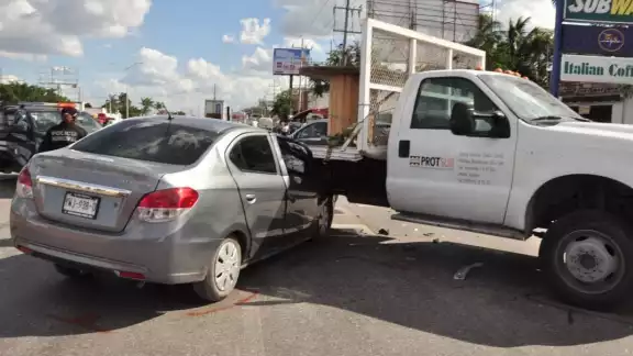 El chófer del camión David "N", manifestó que es costumbre que se metan en sentido contrario para abastecerse de combustible