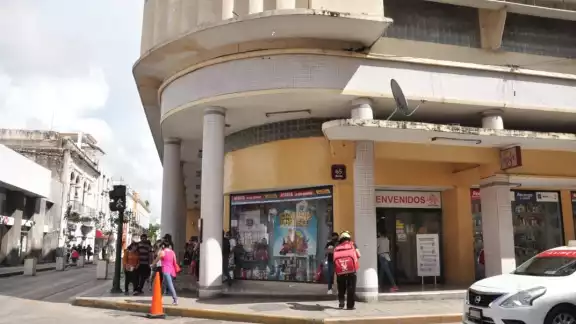 Según comentarios en el establecimiento, la persona acabó saldando la prenda implicada en el altercado y no pasó a mayores. Foto: Cecilia Abreu
Según comentarios en el establecimiento, la persona acabó saldando la prenda implicada en el altercado y no pasó a mayores. Foto: Cecilia Abreu