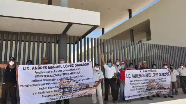 Los manifestantes piden ser escuchado por el presidente de la República Andrés Manuel López Obrador