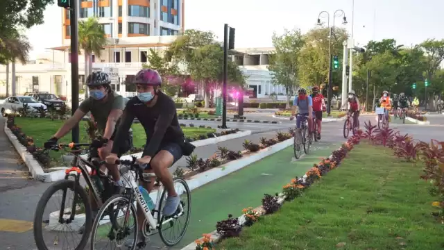 Ambas avenidas son representativas de cada ciudad, siendo de los sitios más visitados