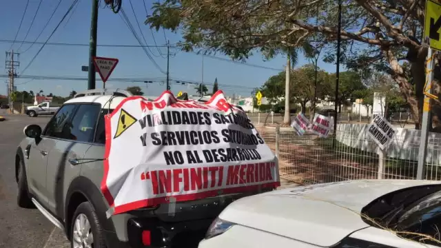 Cerca de alrededor de 30 vehículos protagonizaron la caravana en contra de este proyecto inmobiliario