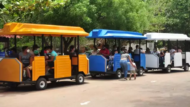 Desde la entrada hay un cerco sanitario donde se toma la temperatura, hay un módulo lavamanos, así como un espacio sanitizante