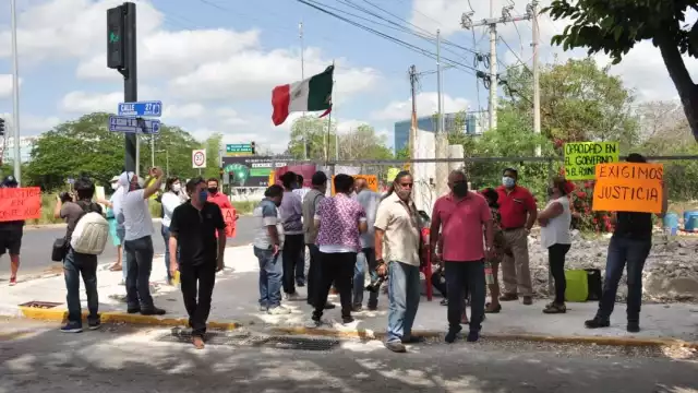 Acusan a un funcionario de ordenar la demolición del negocio denominado "Ponte Xux"