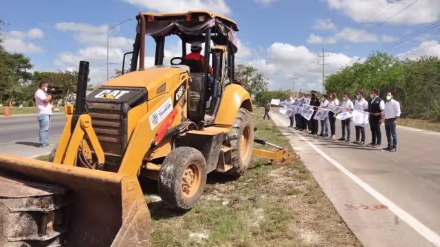 El Gobernador de Yucatán Mauricio Vila Dosal dio el banderazo de inicio de construcción