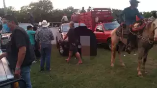 El evento no contaba con el permiso de las autoridades, por lo que acudieron representantes de protección civil y autoridades sanitarias