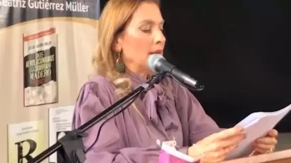 La esposa del presidente Andrés Manuel López Obrador se encuentra fuera de su domicilio, pues se encuentra de gira por Nayarit para acompañar al jefe del Ejecutivo en su gira de trabajo.
La esposa del presidente Andrés Manuel López Obrador se encuentra fuera de su domicilio, pues se encuentra de gira por Nayarit para acompañar al jefe del Ejecutivo en su gira de trabajo.